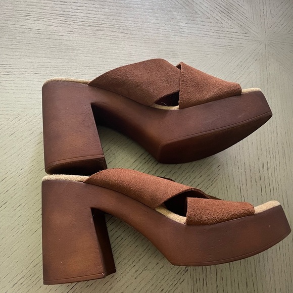 Brown Suede Mules with Crisscross Design - Picture 4 of 9